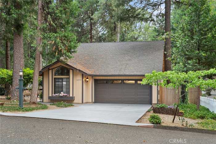 photo 1: 14592 Asheville Drive, Magalia CA 95954