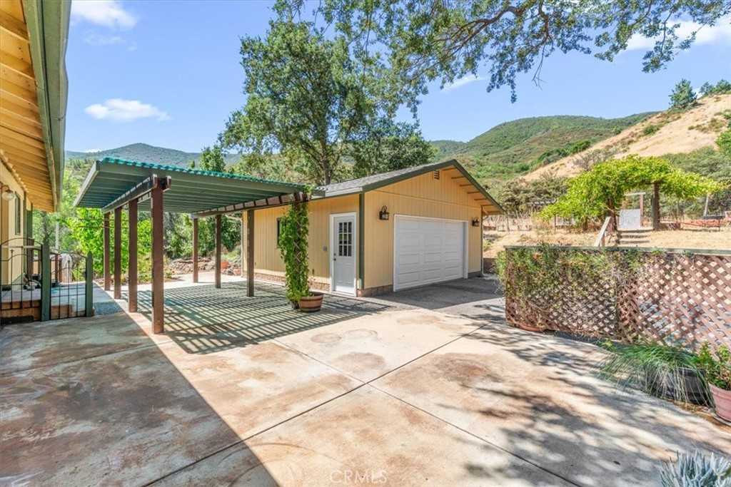 photo 2: 8750 Tassajara Creek Rd., Santa Margarita CA 93453