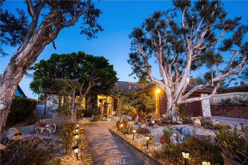 photo 1: 803 Hollyridge Drive, Encinitas CA 92024