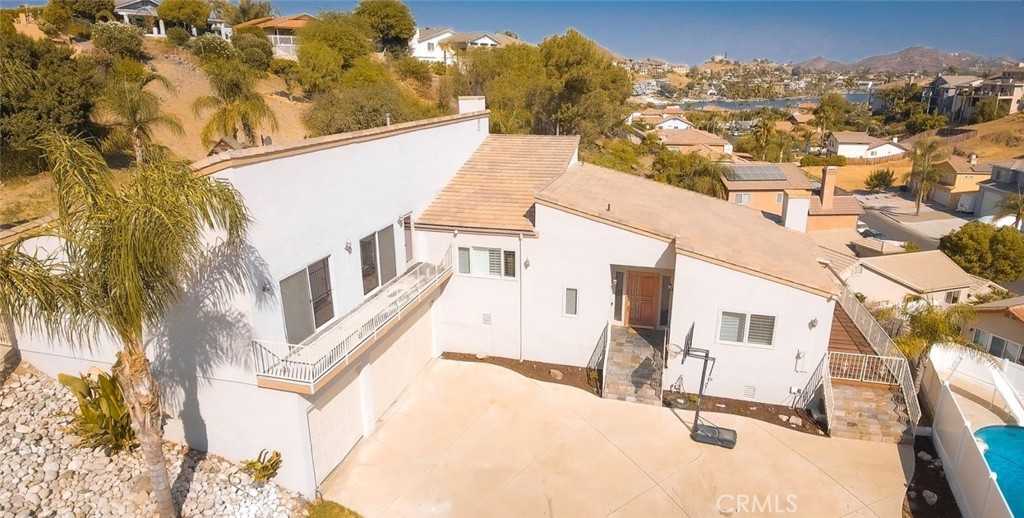 photo 1: 22139 Drover Way, Canyon Lake CA 92587