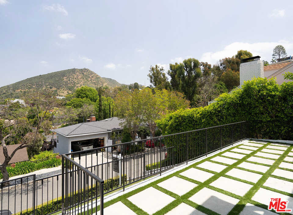 photo 3: 3410 N Knoll Drive, Los Angeles CA 90068