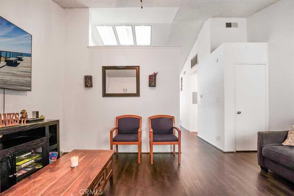 photo 2: 11350 Foothill Boulevard Unit 39, Sylmar CA 91342