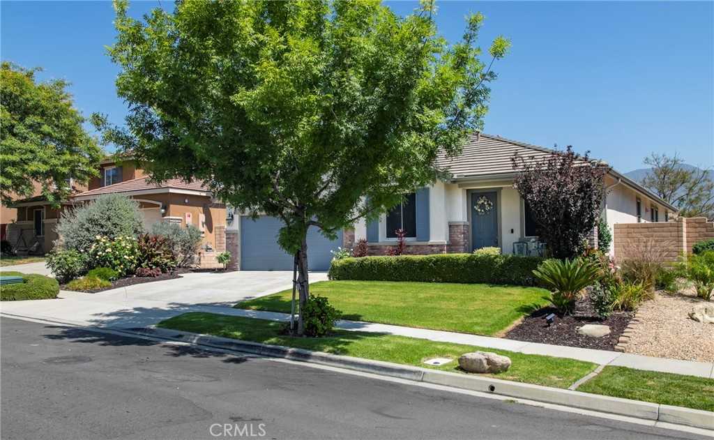 photo 2: 3758 American Elm Road, San Bernardino CA 92407