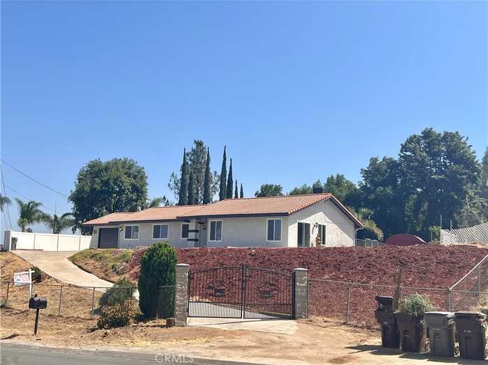 photo 2: 15290 Golden Star Avenue, Riverside CA 92506