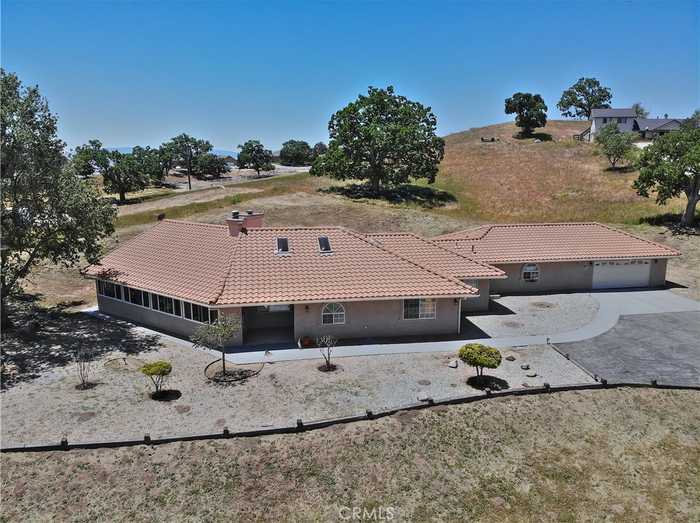 photo 1: 18611 Mustang Drive, Tehachapi CA 93561