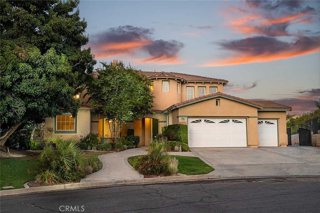 photo 1: 1203 Las Ventanas Way, Riverside CA 92508