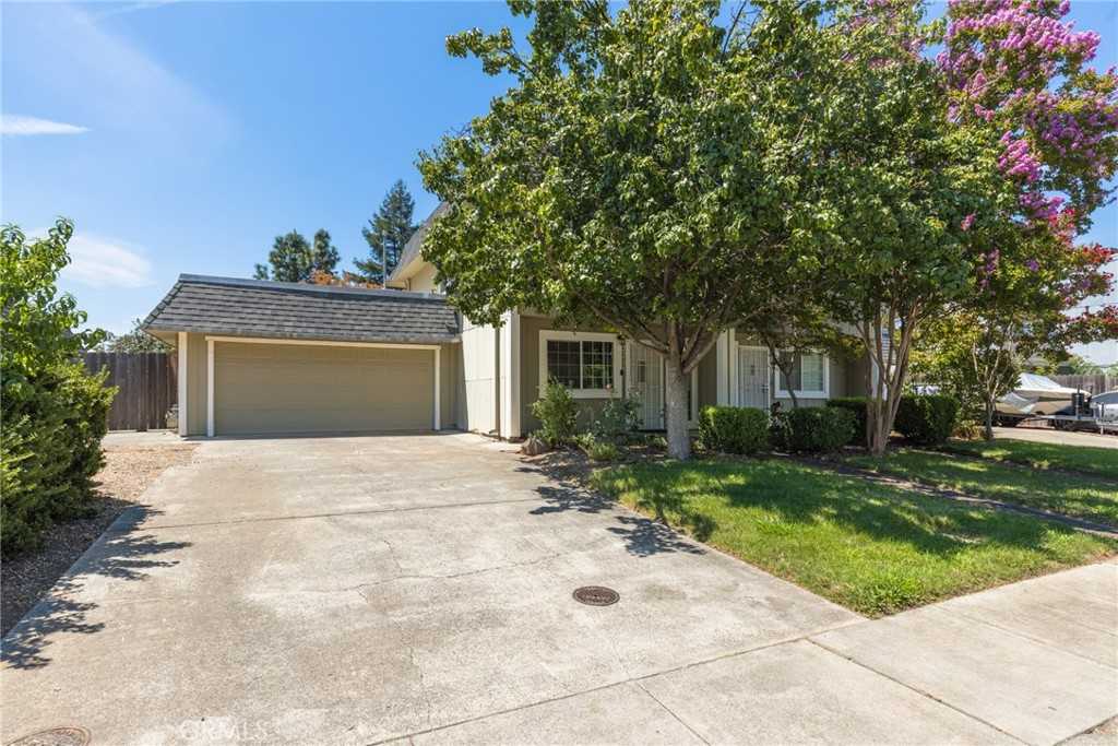 photo 2: 2715 White Avenue, Chico CA 95973