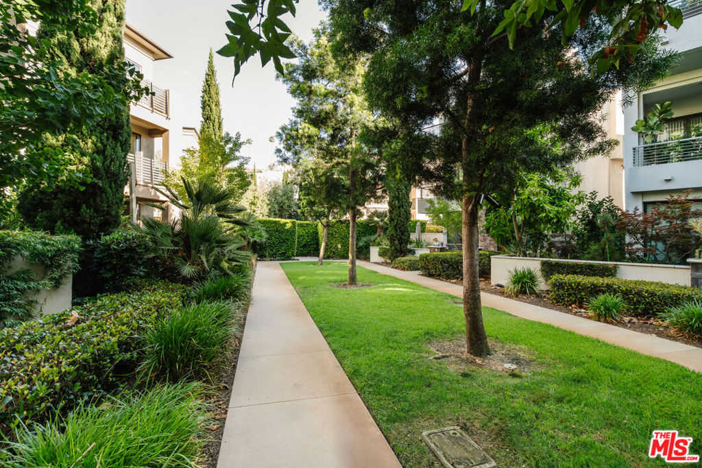 photo 2: 5837 N Lantern Court, Los Angeles CA 90094