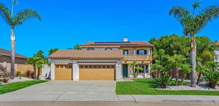 photo 2: 5462 Alexandrine Ct, Oceanside CA 92057