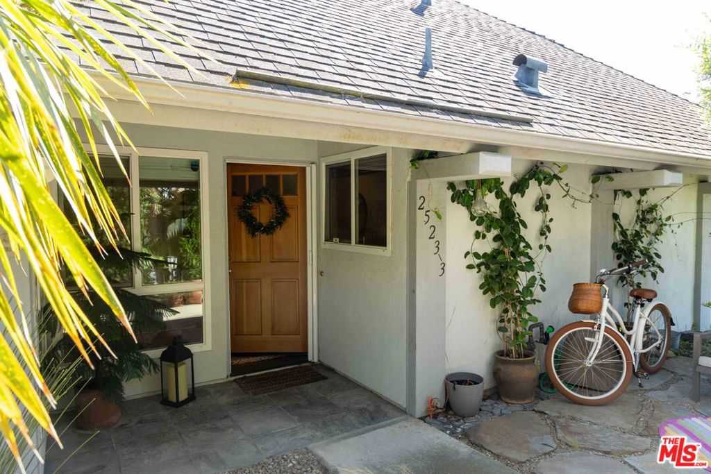 photo 2: 2523 Harbor Boulevard Unit 3, Ventura CA 93001