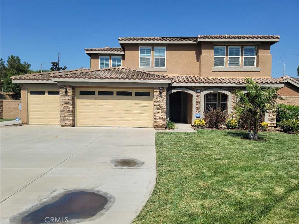 photo 1: 874 Ringdahl Circle, Corona CA 92879