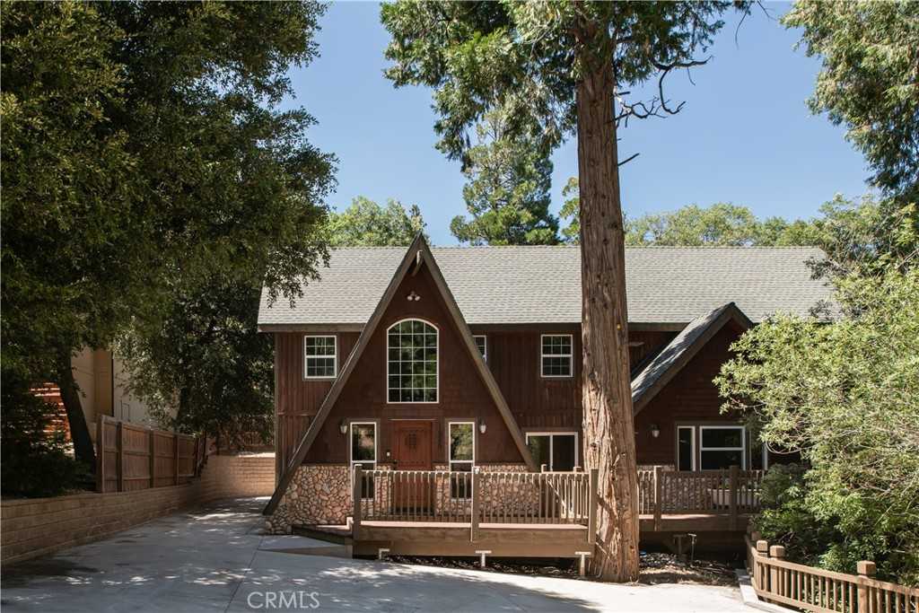 photo 1: 1626 Creek Drive, Lake Arrowhead CA 92352