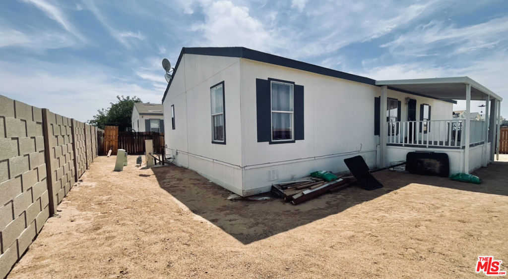 photo 2: 6825 Rea Avenue, California City CA 93505