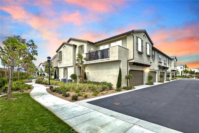 photo 2: 7122 Vernazza Place, Eastvale CA 92880