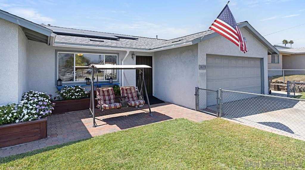 photo 3: 3023 Luana Dr, Oceanside CA 92056