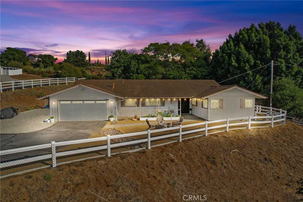 photo 1: 1733 Hartwright Road, Vista CA 92084