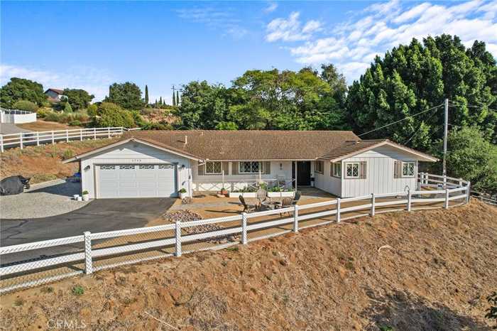 photo 2: 1733 Hartwright Road, Vista CA 92084