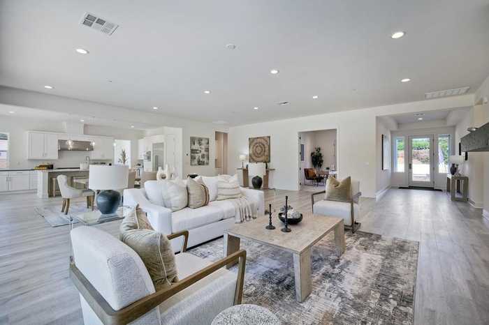 photo 1: 16351 Sage Trails Ct, Poway CA 92064