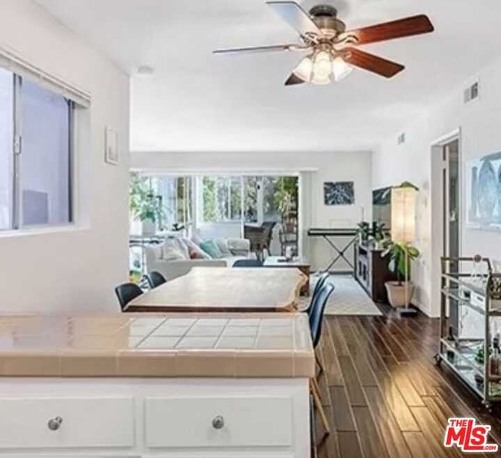 photo 3: 1101 Lincoln Boulevard Unit 1, Santa Monica CA 90403