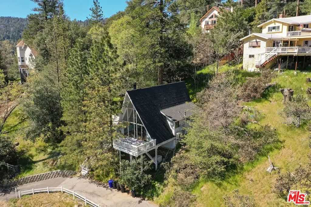 photo 3: 384 Wylerhorn Drive, Crestline CA 92325