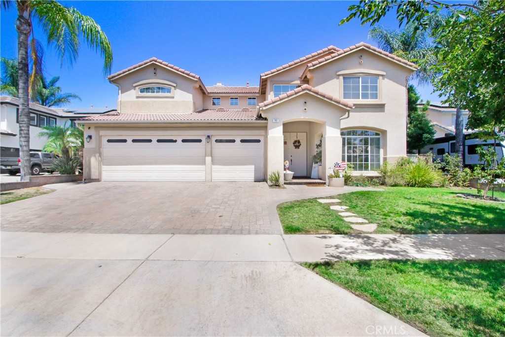 photo 1: 741 Raphael Circle, Corona CA 92882