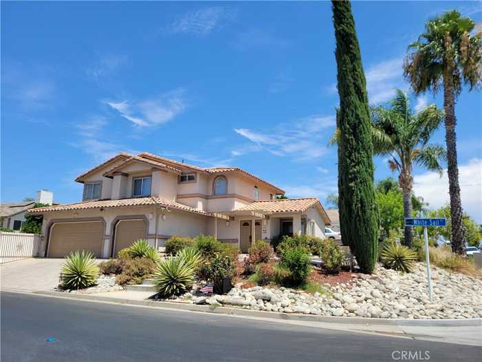 photo 2: 22750 Cove View Street, Canyon Lake CA 92587