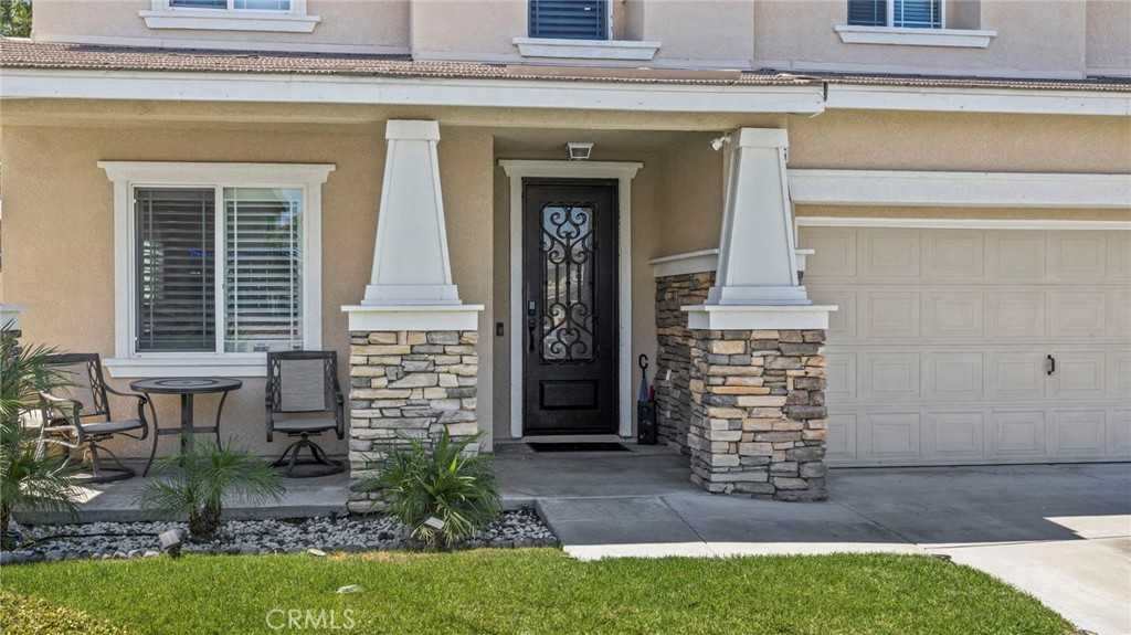 photo 3: 12995 Kite Court, Eastvale CA 92880