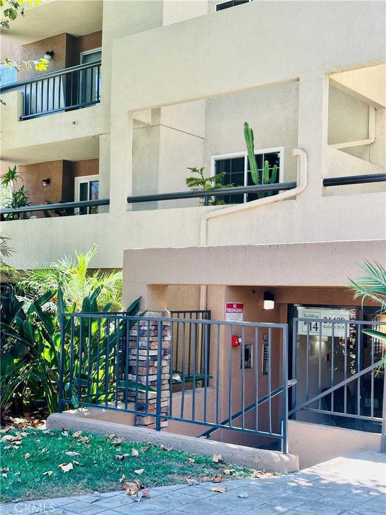 photo 3: 21400 Burbank Boulevard Unit 201, Woodland Hills CA 91367