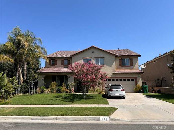 photo 1: 315 Nanners Way, Corona CA 92882