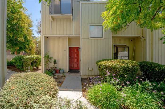 photo 1: 646 Sycamore Avenue Unit 18, Claremont CA 91711