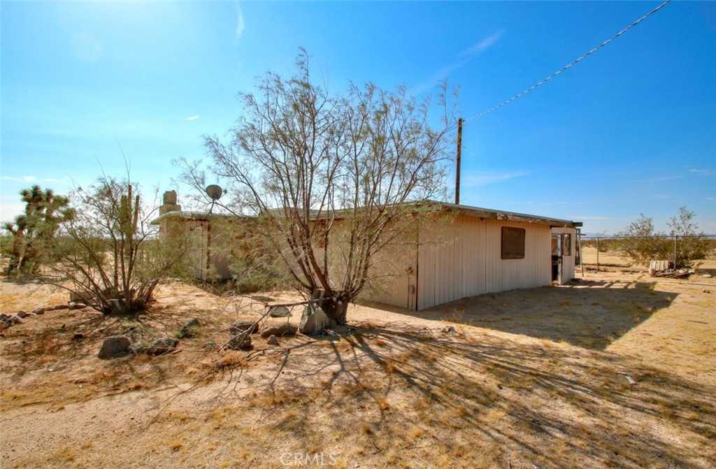 photo 3: 62105 Moon Drive, Joshua Tree CA 92252