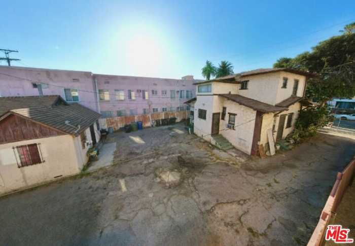 photo 2: 5816 Willoughby Avenue, Los Angeles CA 90038