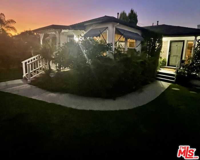 photo 1: 8607 Airdrome Street, Los Angeles CA 90035