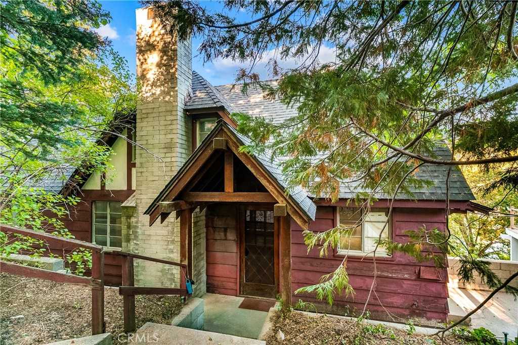 photo 1: 28946 Palisades Drive, Lake Arrowhead CA 92352