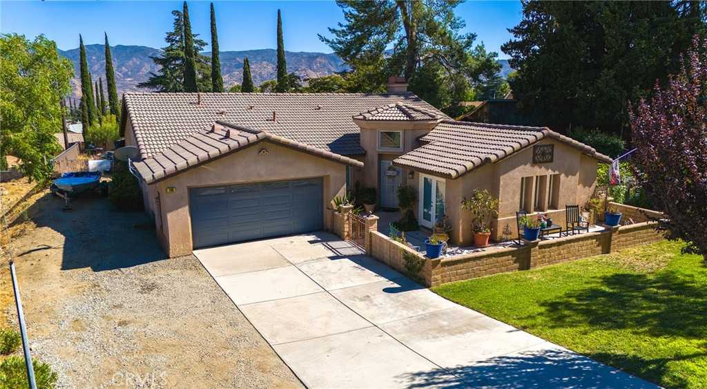 photo 1: 280 Summit Drive, Banning CA 92220