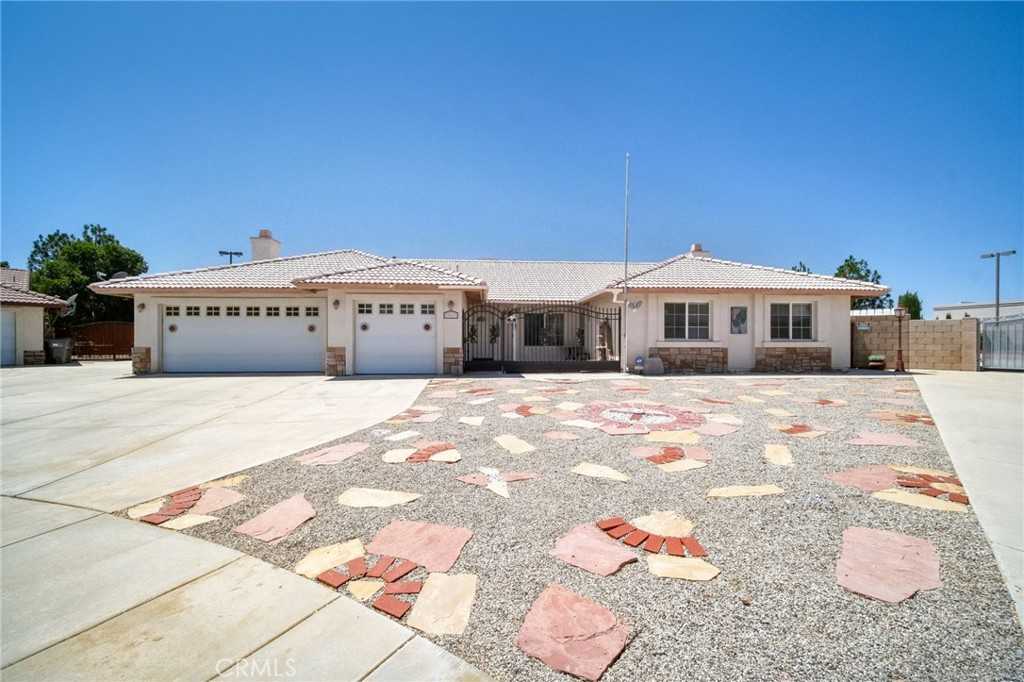 photo 1: 2841 W Avenue L2, Lancaster CA 93536