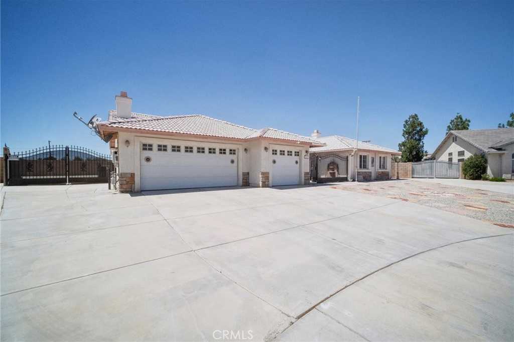 photo 3: 2841 W Avenue L2, Lancaster CA 93536