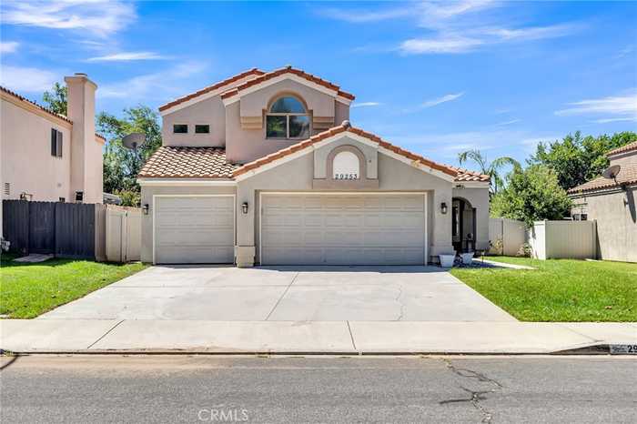 photo 1: 29253 Greenbrier Place, Highland CA 92346