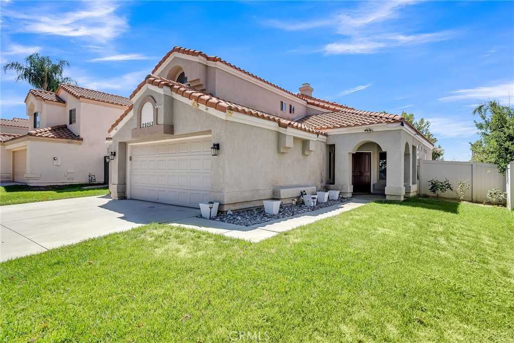 photo 3: 29253 Greenbrier Place, Highland CA 92346