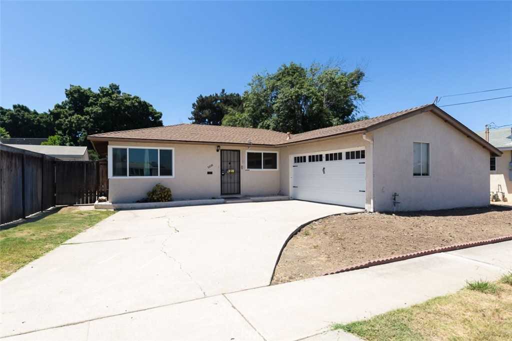 photo 1: 2228 Finch Lane, San Diego CA 92123