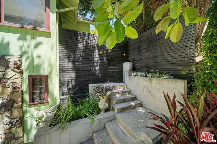 photo 2: 3870 Udell Court, Los Angeles CA 90027