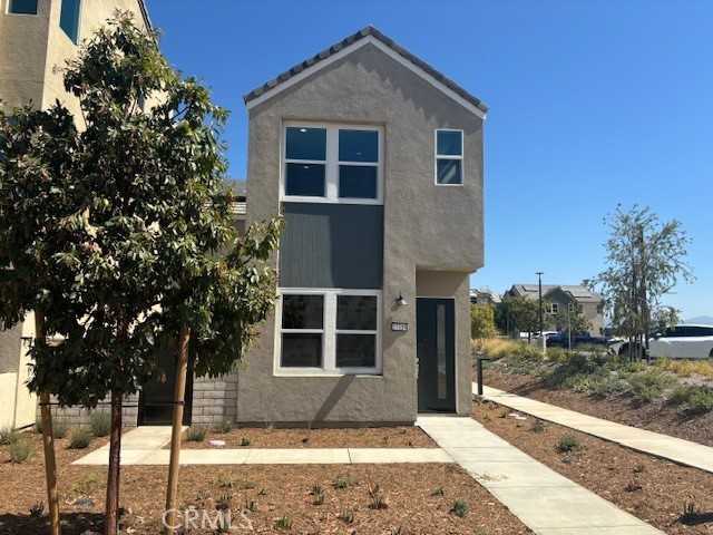 photo 1: 27358 Hyland Court, Valencia CA 91381