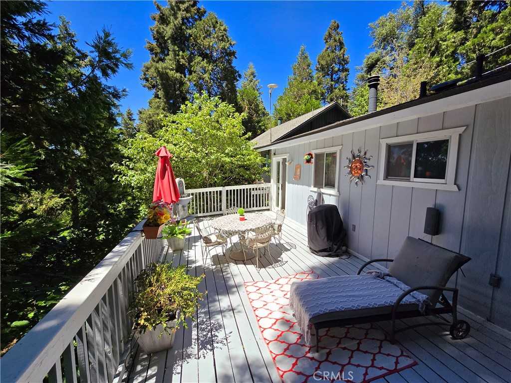 photo 2: 682 Buckingham Square, Lake Arrowhead CA 92352