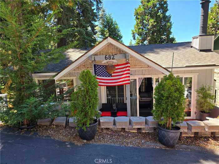 photo 2: 682 Buckingham Square, Lake Arrowhead CA 92352