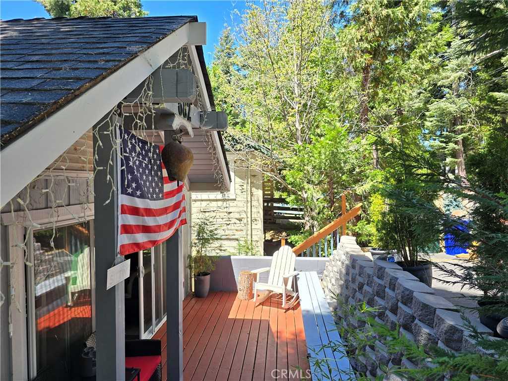 photo 3: 682 Buckingham Square, Lake Arrowhead CA 92352