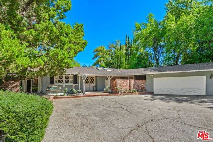 photo 1: 22858 Cass Avenue, Woodland Hills CA 91364