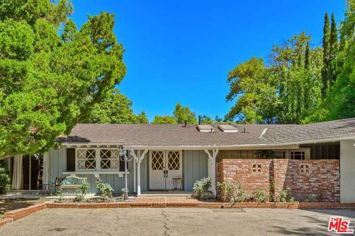 photo 2: 22858 Cass Avenue, Woodland Hills CA 91364