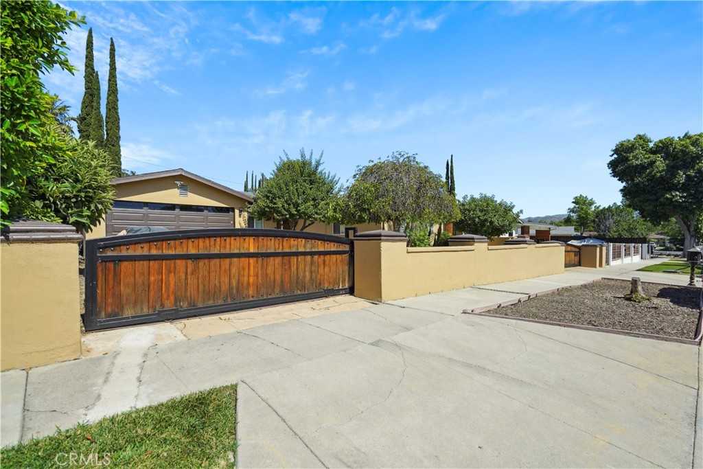 photo 3: 6159 Debs Avenue, Woodland Hills CA 91367