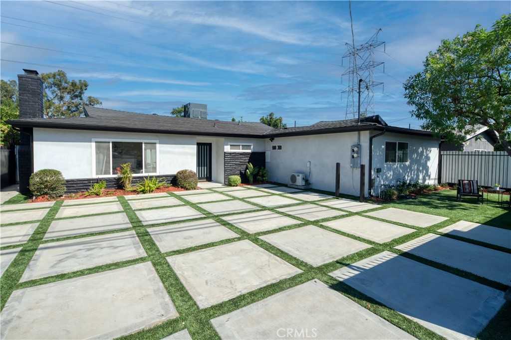 photo 1: 7028 Wilbur Avenue, Reseda CA 91335