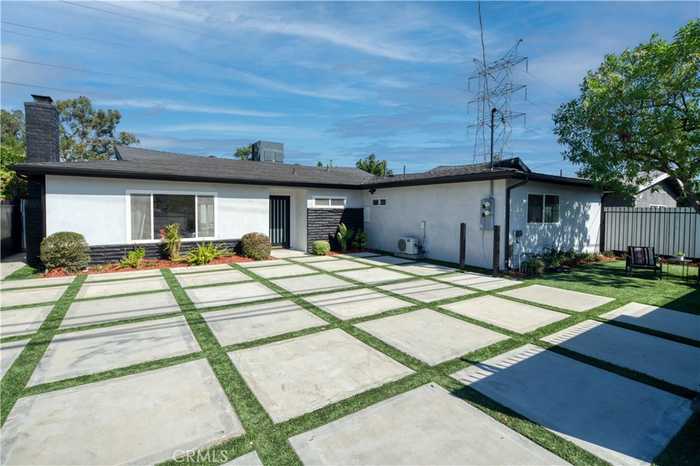 photo 2: 7028 Wilbur Avenue, Reseda CA 91335